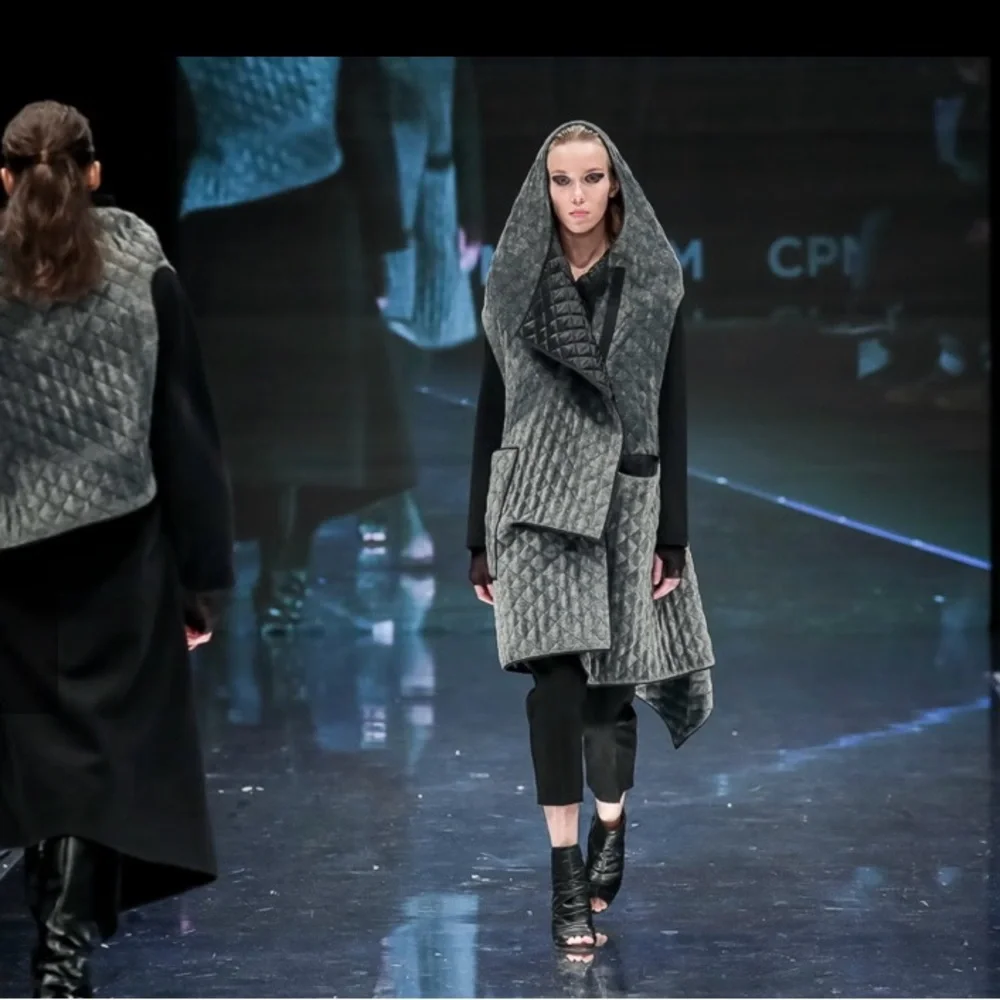 Chic Black and Gray Hooded Vest - Picture 2 of 6